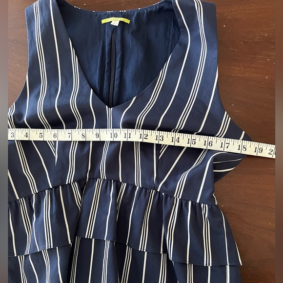 Gianni Bini V-Neck Tiered Ruffled Top | size 8 - Picture 8 of 13